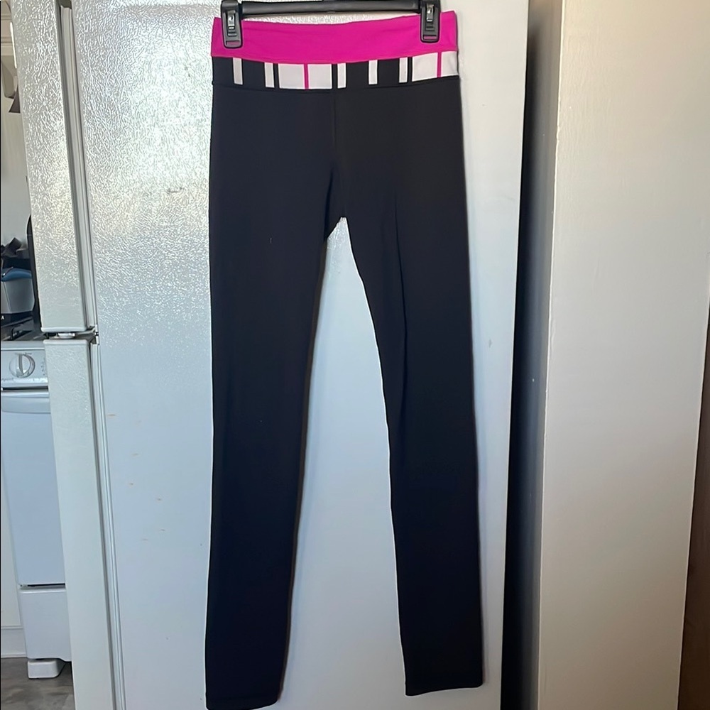 Lululemon Size 4 Women’s Black Leggings‎ Pink Design Waistband Legging Pant